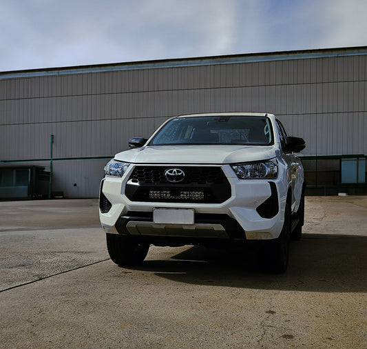TRAILBAIT N80 Hilux Behind-Grille Light Bar - image 2