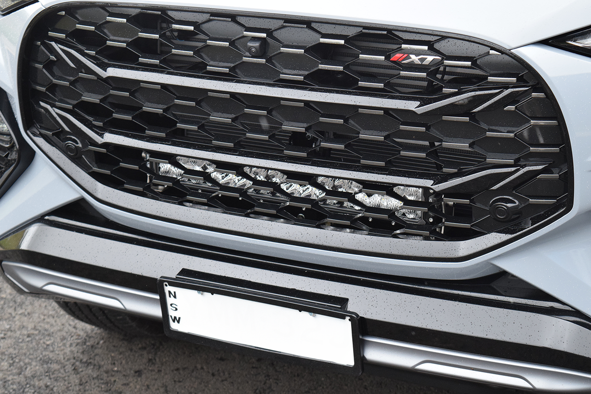 TRAILBAIT Isuzu MU-X Behind-Grille Light Bar - image 3