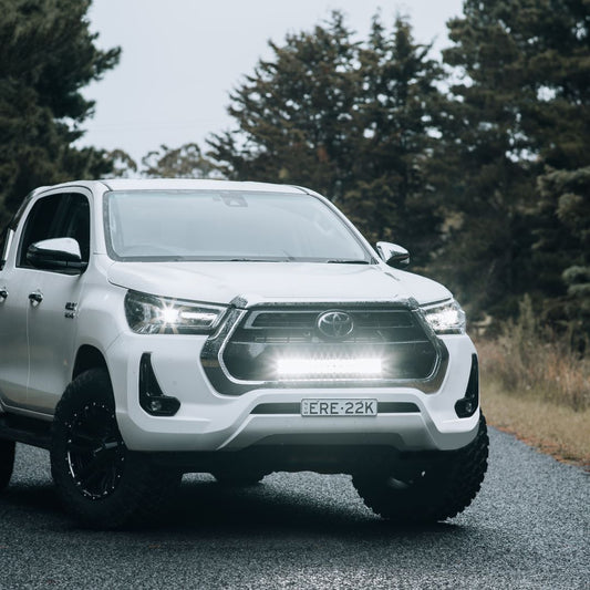 TRAILBAIT N80 Hilux Behind-Grille Light Bar