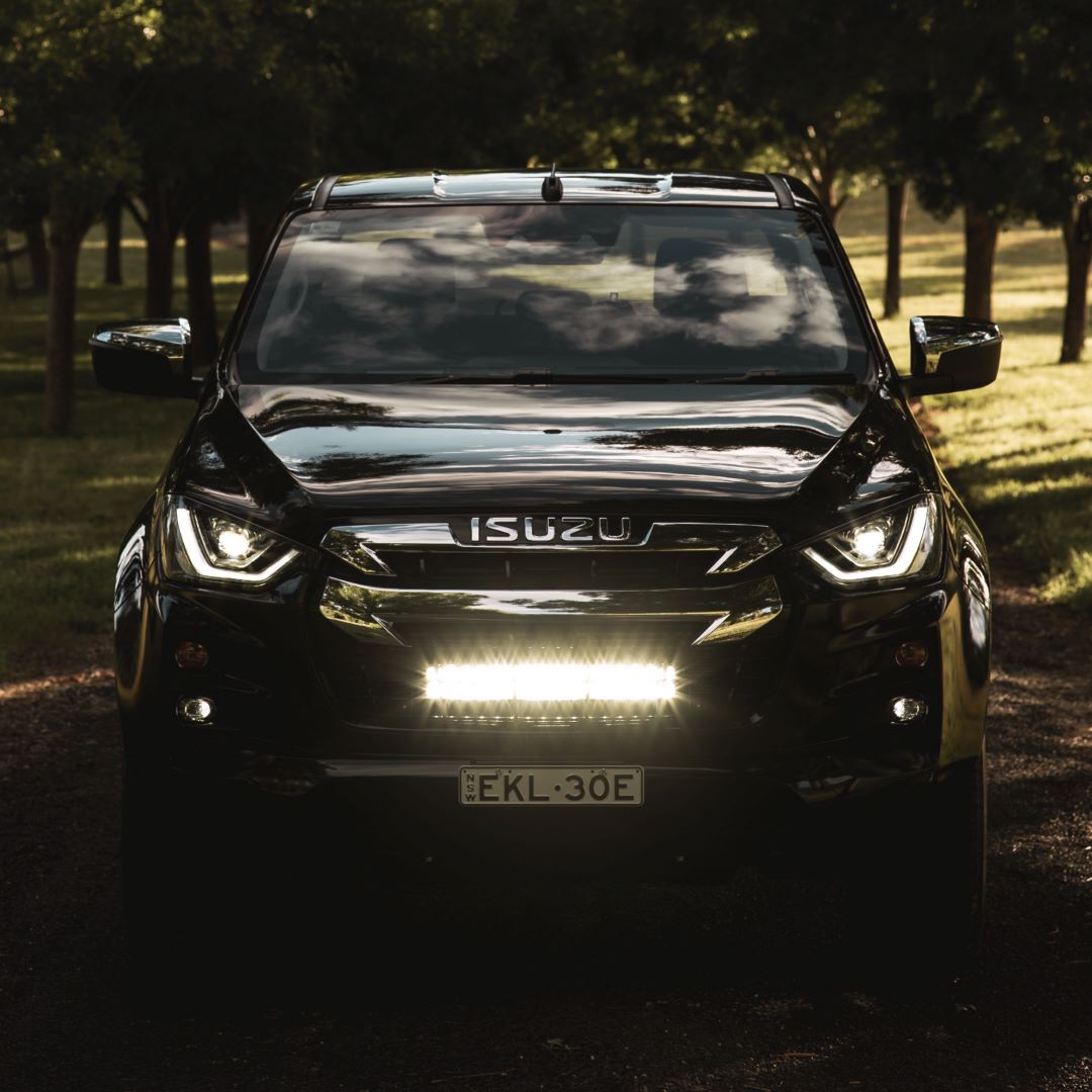 TRAILBAIT Isuzu D-Max Behind-Grille Light Bar - image 4