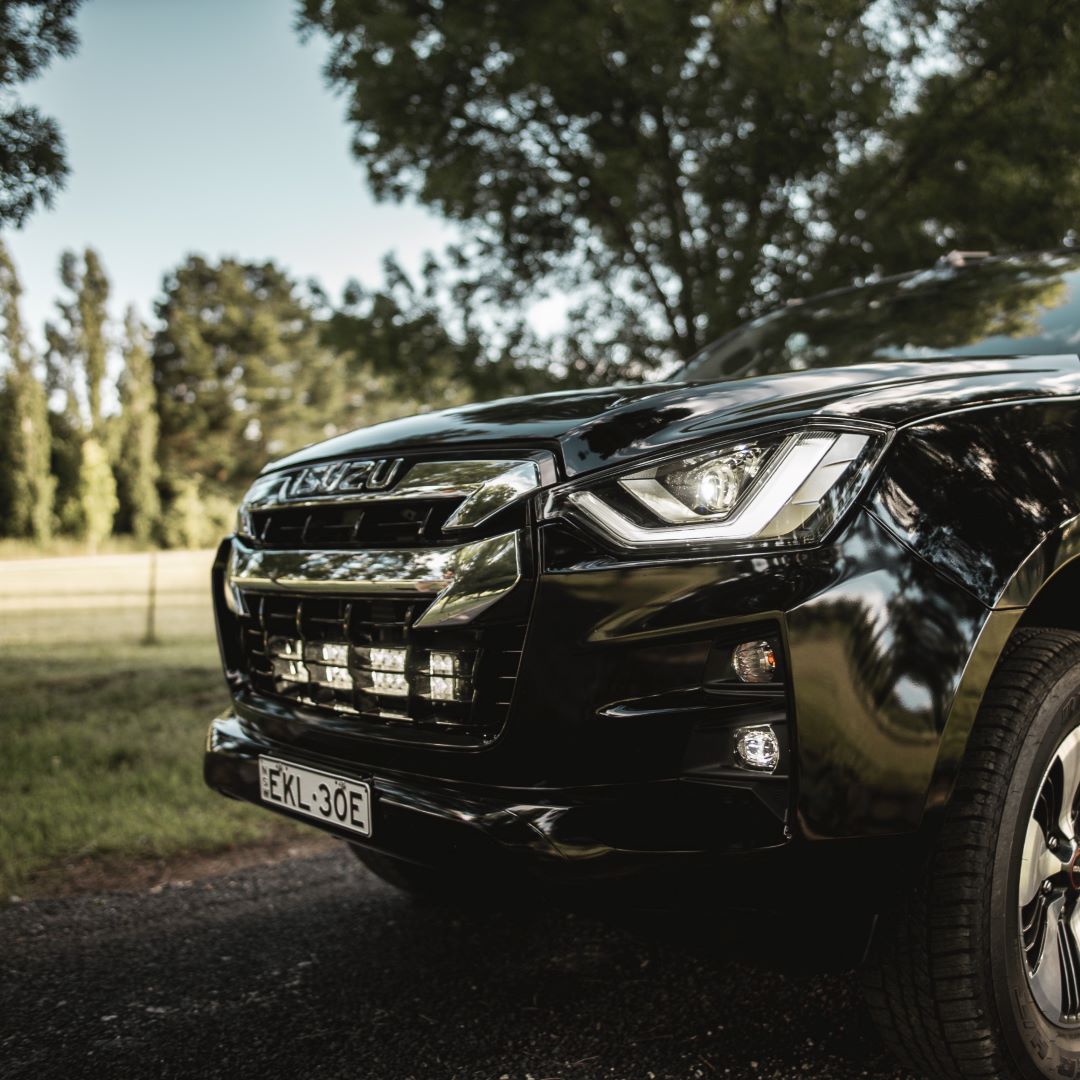 TRAILBAIT Isuzu D-Max Behind-Grille Light Bar